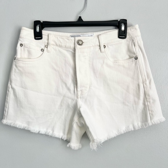 AYR Size 27 • The Juuust Riiight White Frayed Hem Button Fly Denim Shorts. - Picture 1 of 3